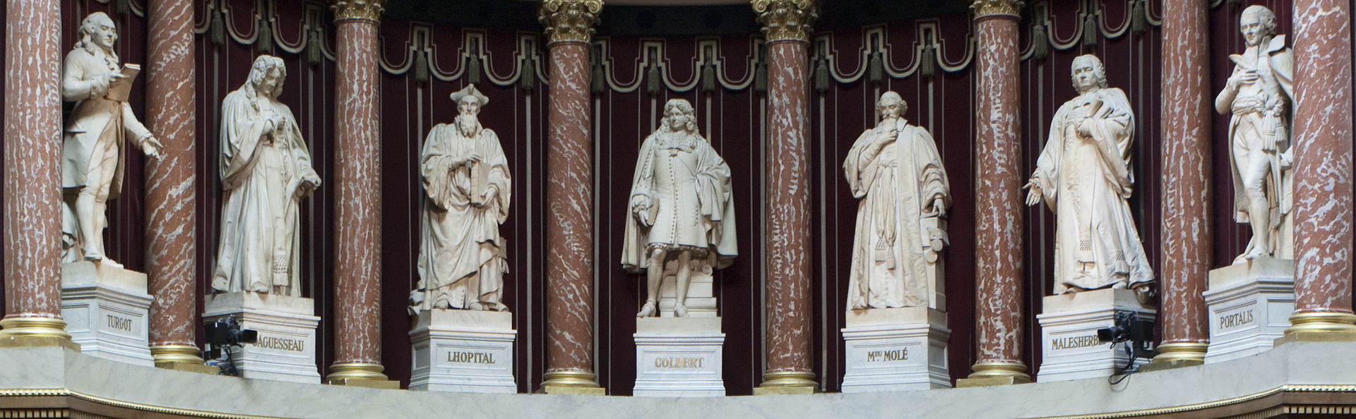 พระราชวังลักเซมบูร์ก-รูปปั้นบรรดานักคิดของฝรั่งเศส