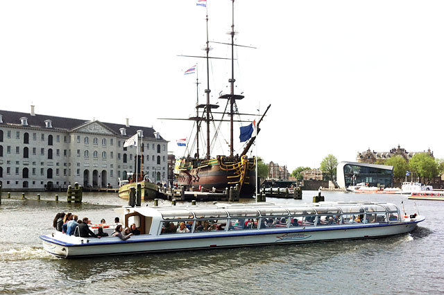 ล่องเรือในอัมสเตอร์ดัม -ตัวเรือที่ใช้