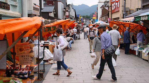 10 ตลาดญี่ปุ่นที่น่าสนใจ-ตลาดยามเช้าวาจิมะ