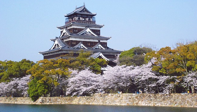 10 ปราสาทญี่ปุ่นที่ไม่ควรพลาดมาเที่ยว-ปราสาทฮิโรชิม่า