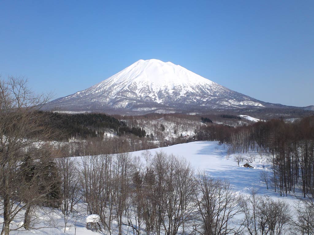 10 ภูเขาไฟน่าเที่ยวในญี่ปุ่น-ภูเขาไฟโยเท