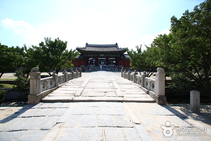 10 สถานที่ท่องเที่ยวที่ไม่ควรพลาดในกรุงโซล -พระราชวังชังกย็อง
