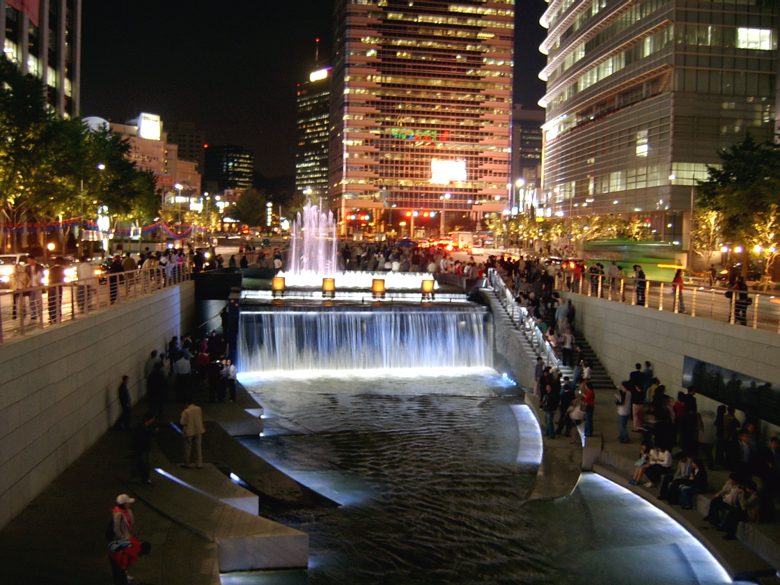 10 สถานที่ท่องเที่ยวสำคัญในเกาหลี-คลองชองเกชอน