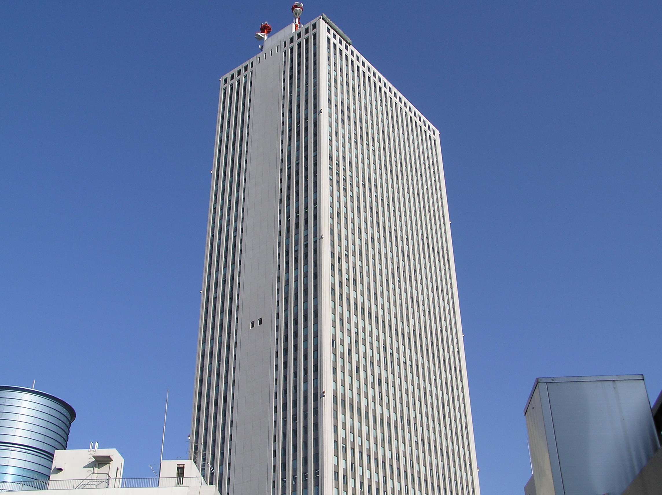 10 หอคอยเเละจุดชมวิวขึ้นชื่อของญี่ปุ่น -ตึกซันชายน์